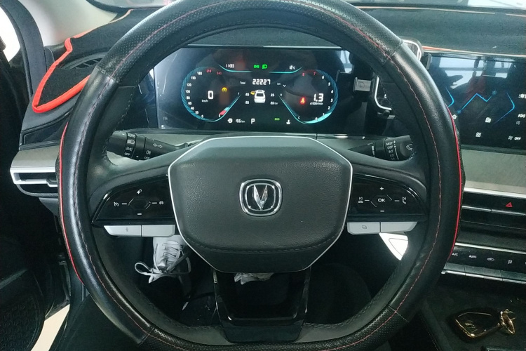 长安 逸动 2022款 PLUS 蓝鲸NE 1.4T GDI DCT尊贵版局部细节13