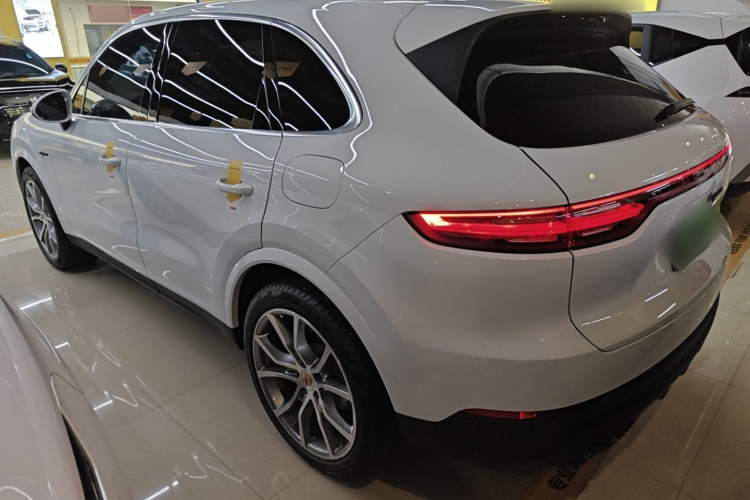 保时捷 Cayenne新能源 2021款 Cayenne E-Hybrid 2.0T车身外观4