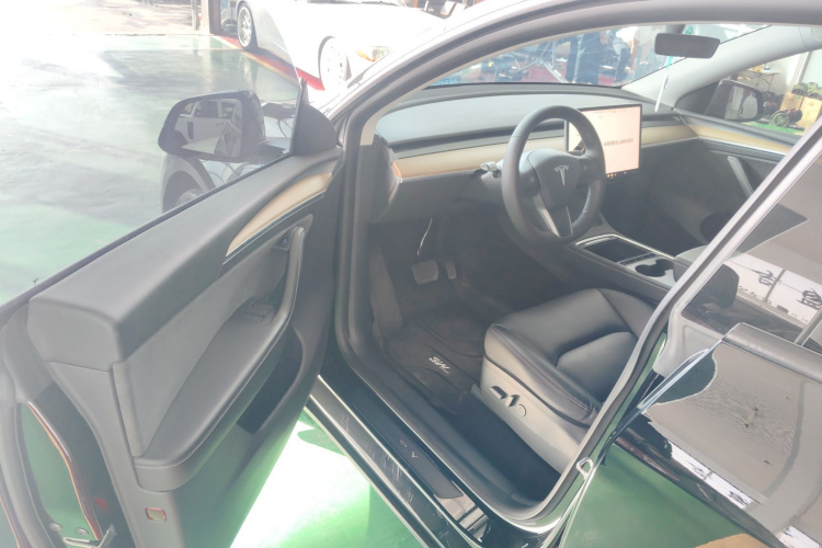 特斯拉 Model Y 2021款 标准续航后驱版中控内饰7003