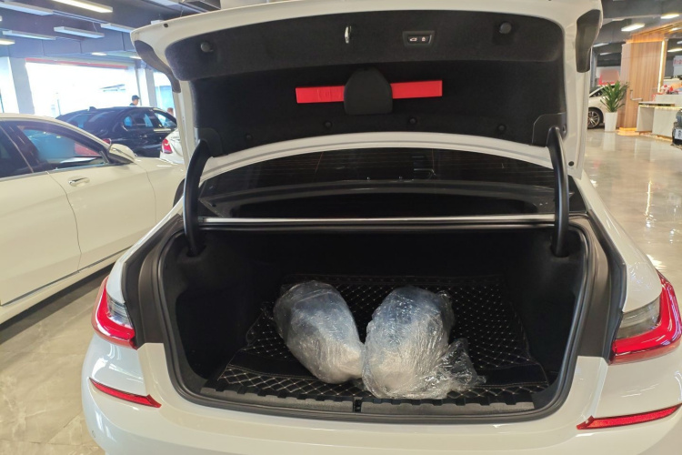 宝马3系 2022款 325Li M运动曜夜套装局部细节23