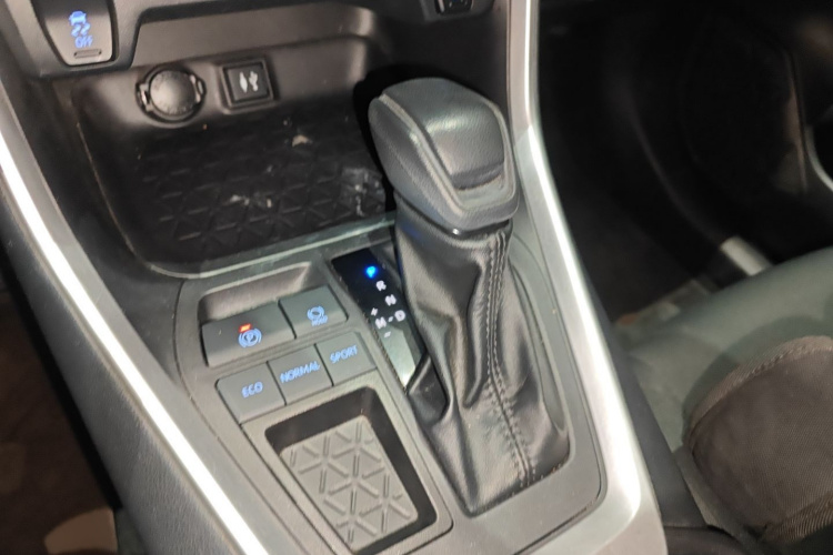 丰田 威兰达 2022款 2.0L CVT两驱领先版局部细节18