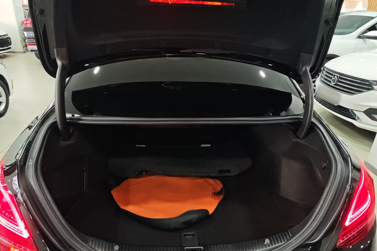 奔驰C级 2019款 C 260 L 运动版局部细节23