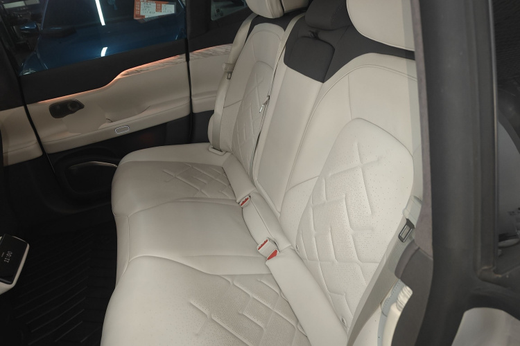 蔚来ET7 2022款 75kWh中控内饰7004