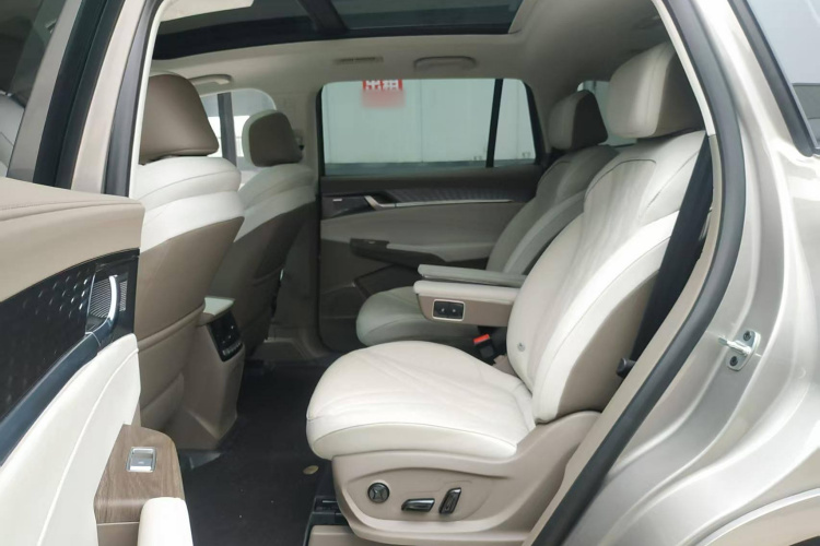 荣威RX9 2023款 2.0T 两驱优享版中控内饰7001