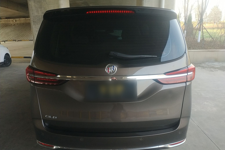 别克GL8 2023款 陆上公务舱 舒适型车身外观6