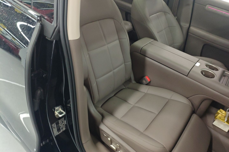 智己汽车 智己LS6 2026款 增程 66 Max+局部细节41