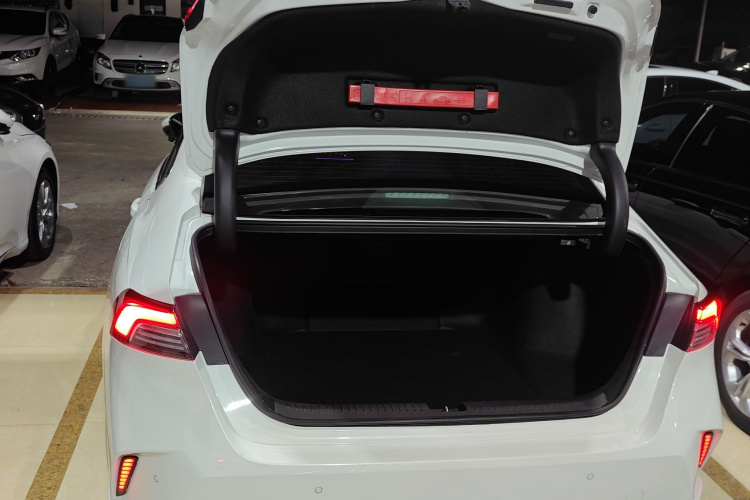 本田 英仕派 2023款 260TURBO 精致版机舱底盘23