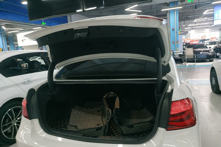 宝马3系 2018款 320i M运动套装局部细节23