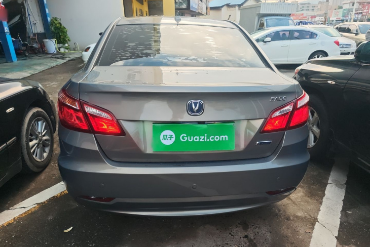 长安 逸动 2015款 1.6L 自动豪华型车身外观6