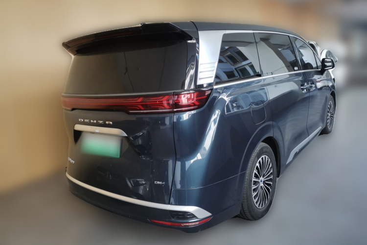 腾势D9 2022款 DM-i 1040 尊贵型车身外观7