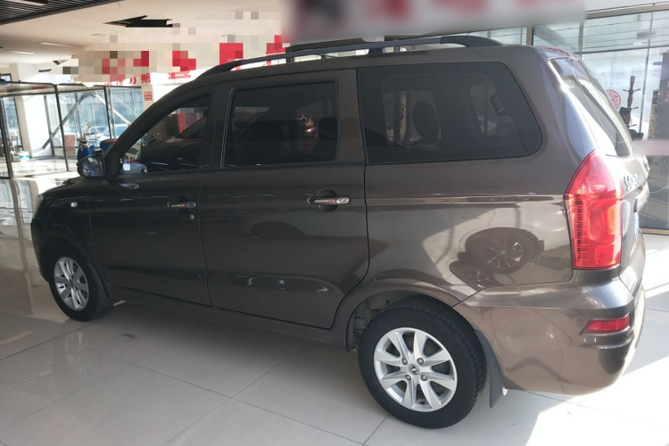 东风风光 风光330 2019款 1.5L手动实用型II 国VI车身外观4