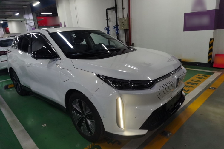 奔腾E01 2020款 空间曲率型车身外观3