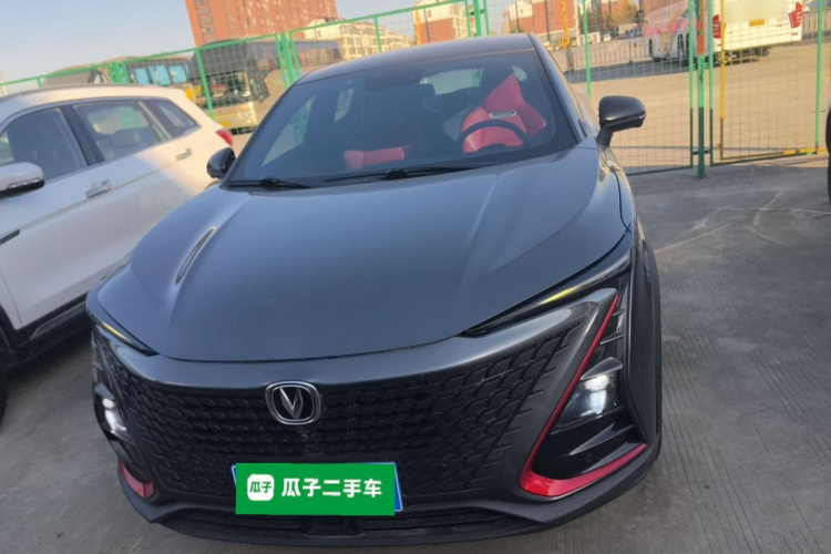 长安UNI-T 2020款 1.5T 尊贵型车身外观2