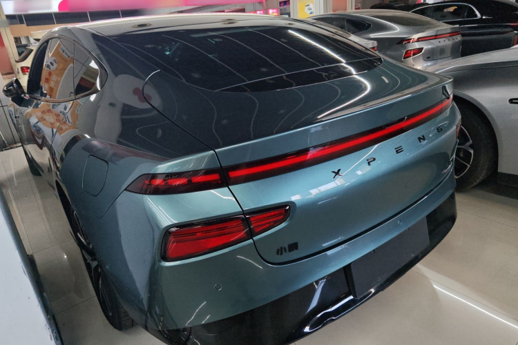 小鹏P7 2023款 P7i 610 鹏翼性能版车身外观6003