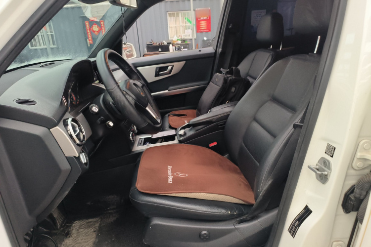 奔驰GLK级 2013款 改款 GLK 300 4MATIC 时尚型中控内饰19