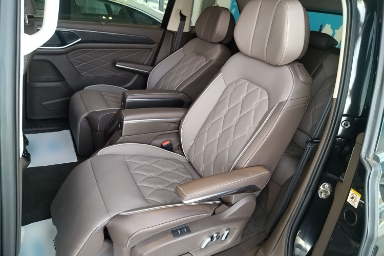 大众 威然 2024款 380TSI 尊贵版中控内饰21