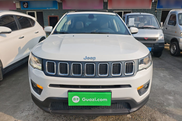 Jeep 指南者 2019款 220T 自动家享版车身外观2