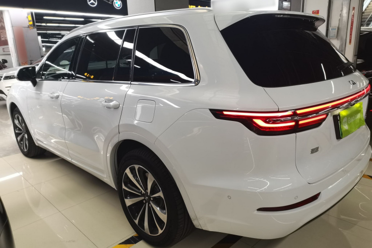 理想汽车 理想ONE 2021款 增程6座版车身外观4