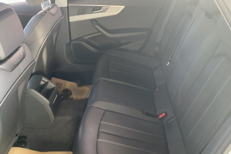 奥迪A4L 2020款 40 TFSI 时尚动感型中控内饰7001