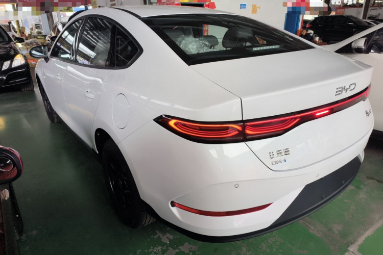 比亚迪 秦PLUS 2025款 DM-i 智驾版 128KM进取型车身外观4