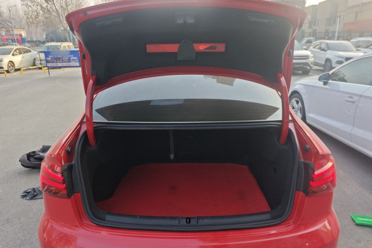 奥迪A3 2017款 Limousine 35 TFSI 时尚型机舱底盘23