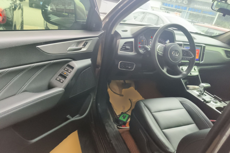 长城 炮 2019款 2.0T商用版自动汽油两驱精英型长箱GW4C20B中控内饰20