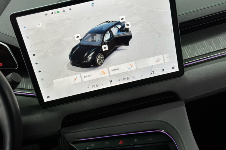 极氪001 2023款 WE版 86kWh中控内饰7009