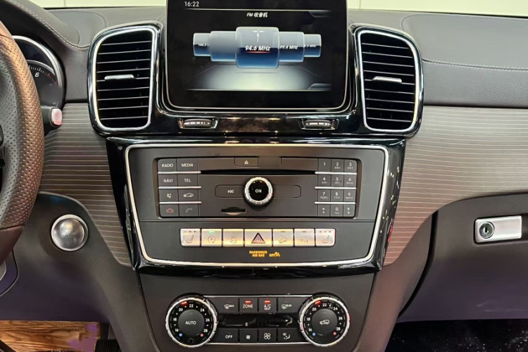 奔驰GLE 2018款 GLE 320 4MATIC 动感型臻藏版中控内饰7003