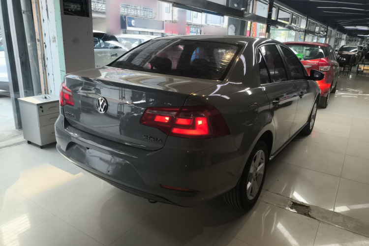 大众 宝来 2014款 1.6L 自动舒适型车身外观7