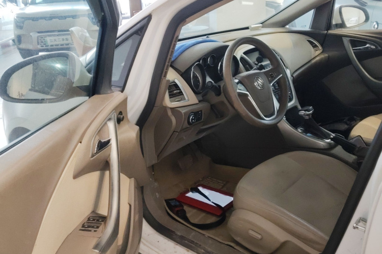 别克 英朗 2013款 GT 1.6L 自动时尚版中控内饰20