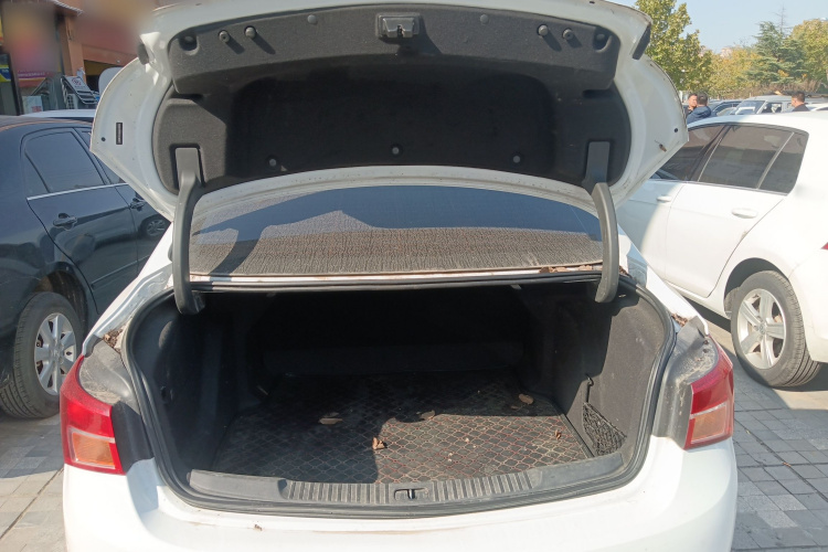 别克 威朗 2015款 三厢 15S 手动进取型局部细节23