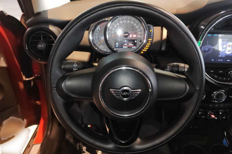 MINI 2016款 1.2T ONE 五门版局部细节13