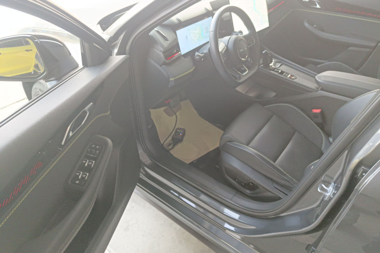 领克03 2025款 1.5TD DCT冠军版Pro中控内饰7003