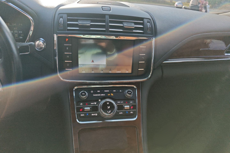 林肯大陆 2018款 2.0T 两驱尊享版局部细节16