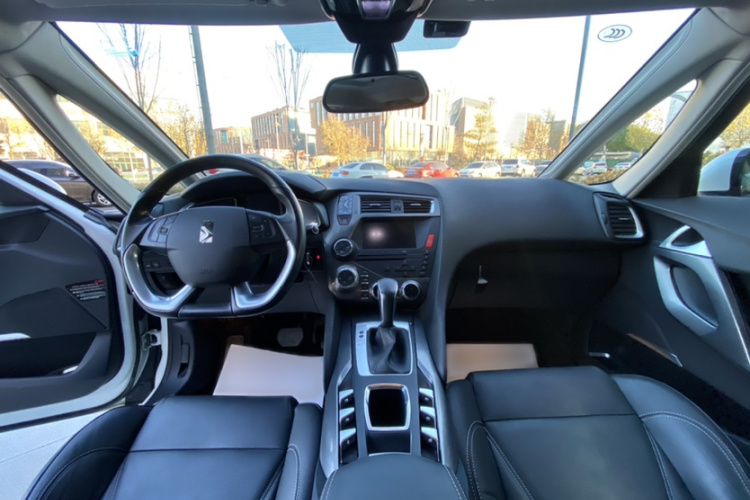 DS 5 2015款 1.6T 豪华版THP160中控内饰7004