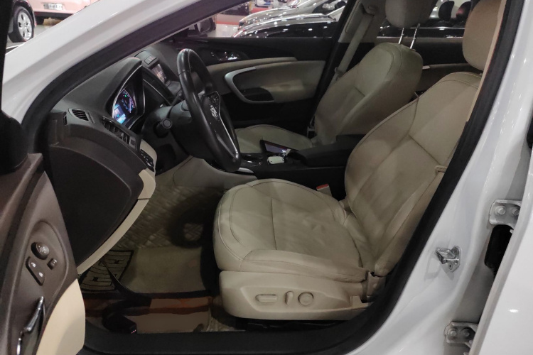 别克 君威 2014款 2.0L 精英时尚型中控内饰19