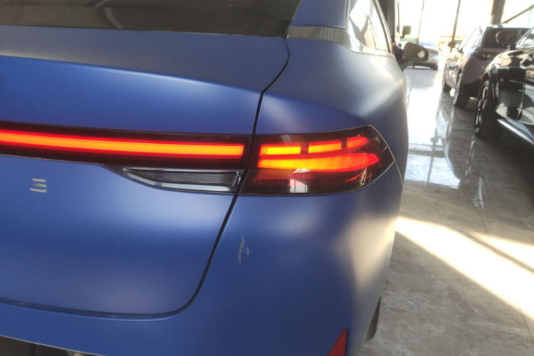 小鹏P5 2021款 460G车身外观9