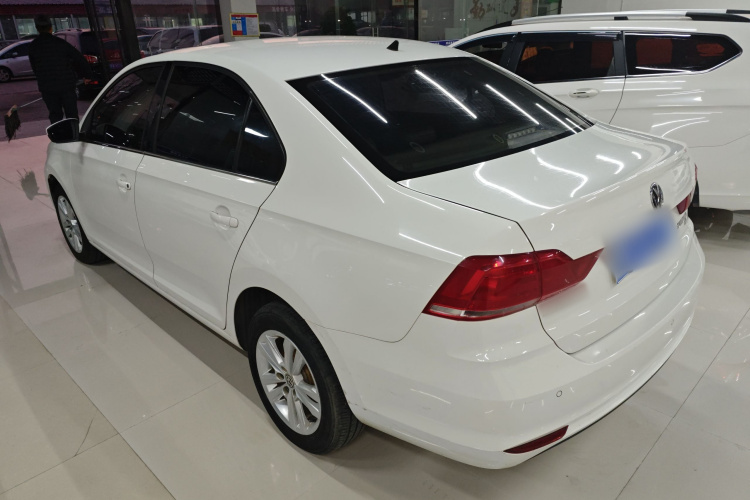 大众 桑塔纳 2016款 1.6L 手动舒适版车身外观4