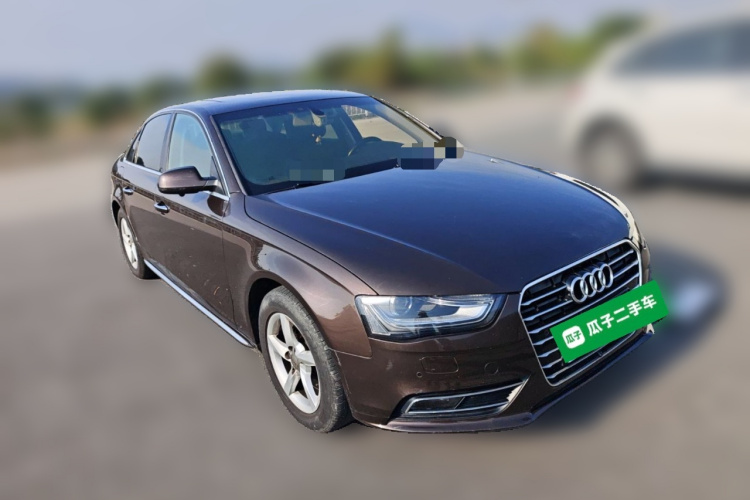 奥迪A4L 2015款 35 TFSI 自动标准型车身外观3