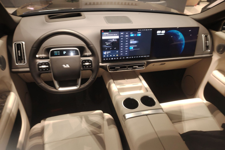 理想汽车 理想L9 2024款 Ultra中控内饰7002