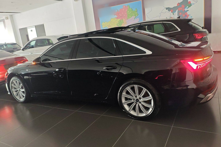 奥迪A6L 2024款 45 TFSI 臻选动感型车身外观4