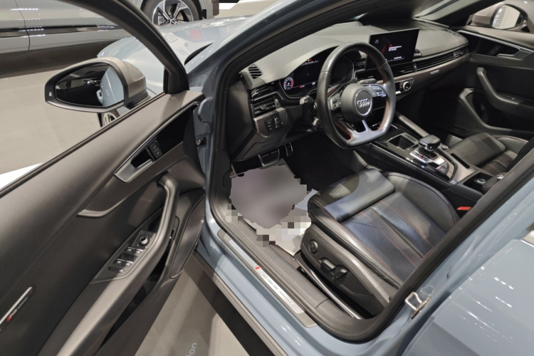 奥迪A4L 2022款 40 TFSI quattro RS套件燃速型中控内饰20