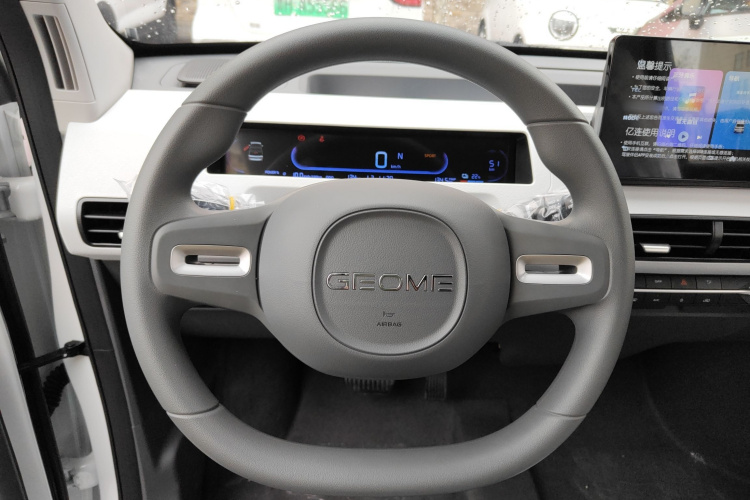 吉利银河 2024款 熊猫mini 200km 耐力熊中控内饰13