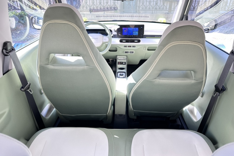 吉利银河 2025款 210km 熊猫骑士中控内饰7006