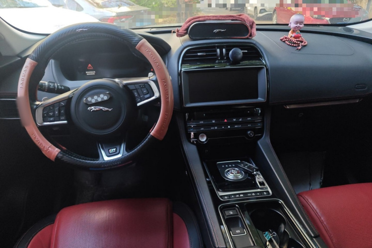 捷豹F-PACE 2018款 改款 2.0T 四驱R-Sport运动版中控内饰12