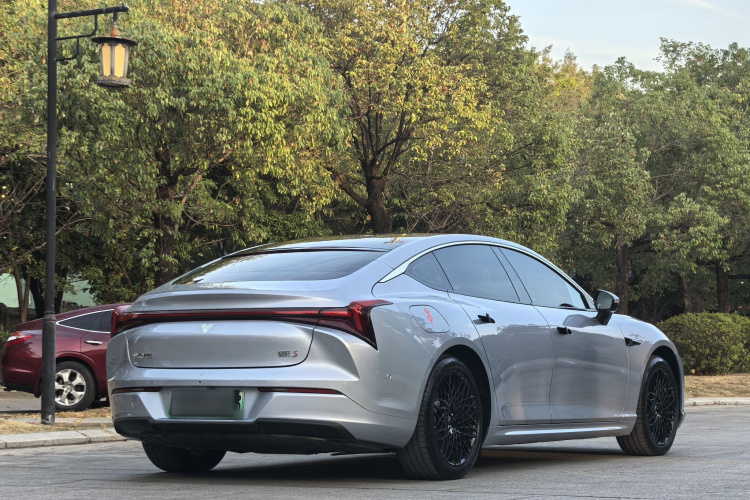 哪吒汽车 哪吒S 2022款 纯电 715km 后驱中版车身外观6004