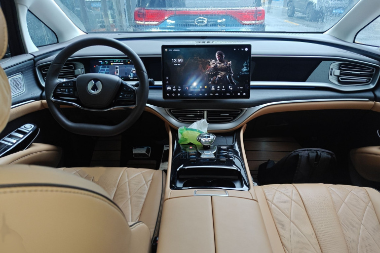 腾势D9 2024款 DM-i 980 四驱尊荣型中控内饰7002