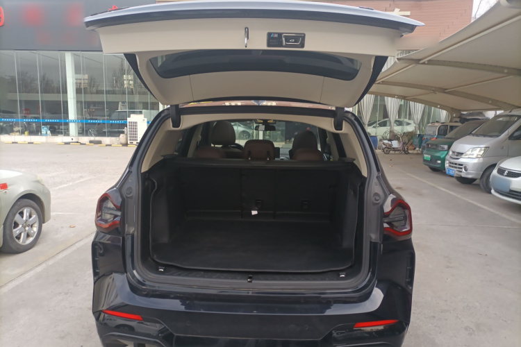 宝马iX3 2021款 改款 领先型机舱底盘23