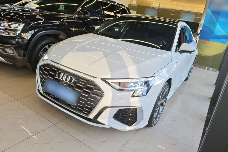 奥迪A3 2024款 A3L Limousine 35 TFSI 豪华运动型车身外观4