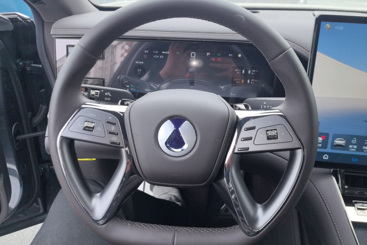 腾势Z9 2024款 1100km 四驱Max版中控内饰13